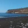 Schwarzer Sand am Strand von Playa Santiago auf Gomera